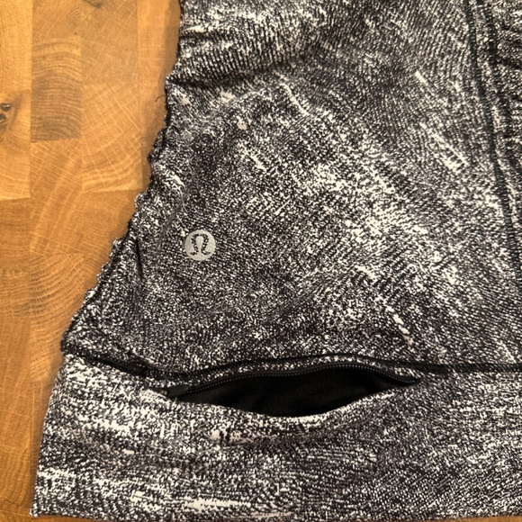 Lululemon cypress kiss 1/2 zip size 6 - Picture 6 of 7